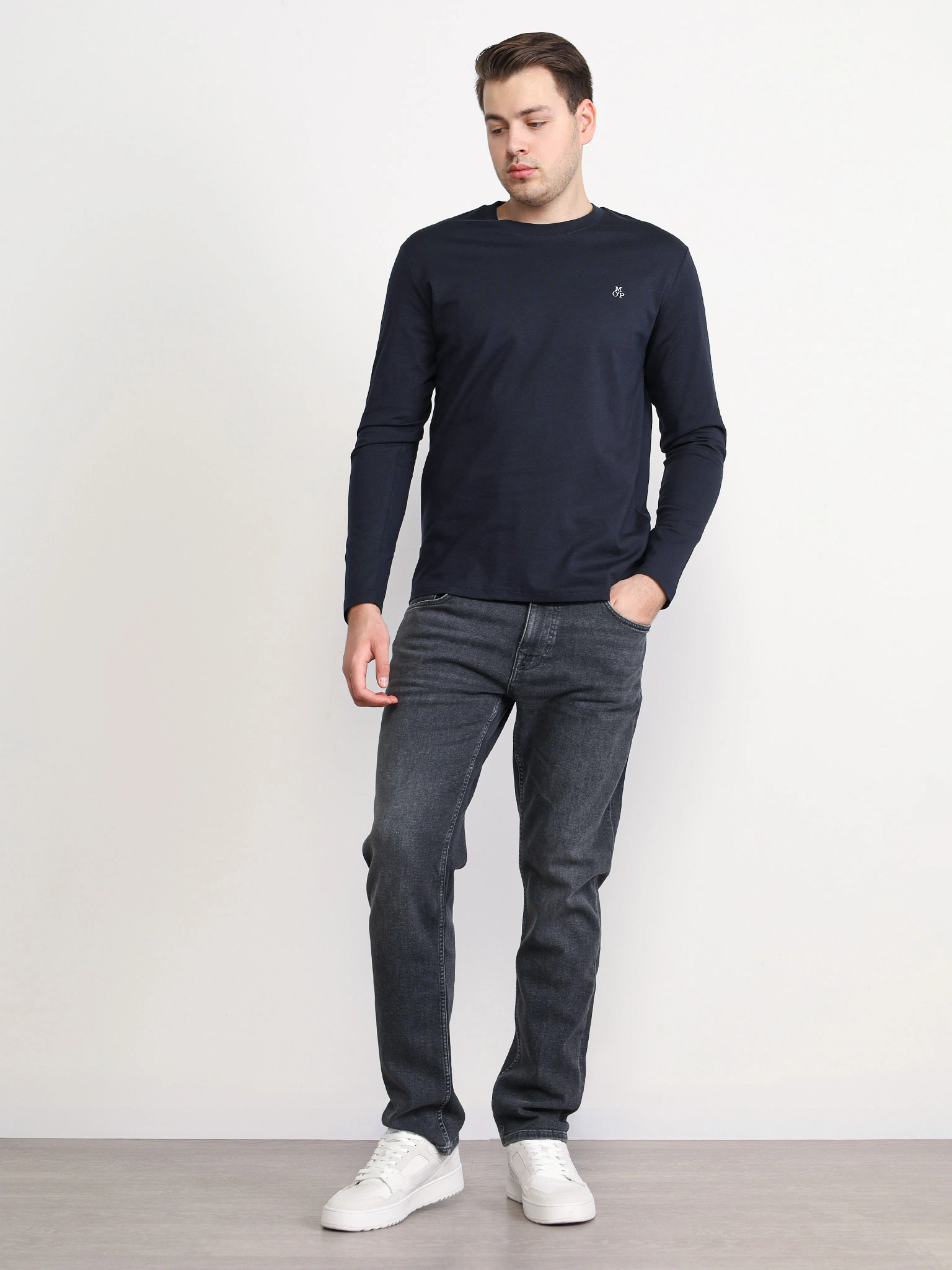 Футболка темно-синего цвета из хлопка с длинным рукавом